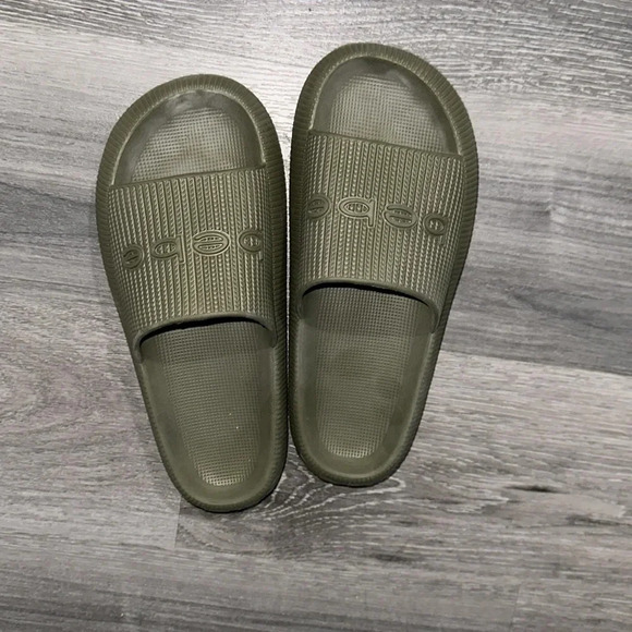 Bebe Malaga Olive 🫒 foam slides  Sz 10 - Picture 5 of 10